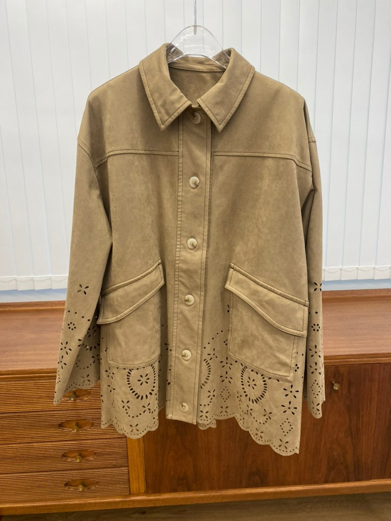 BW07 （預購10月）【Willfully】scalloped punch faux suede shirt
