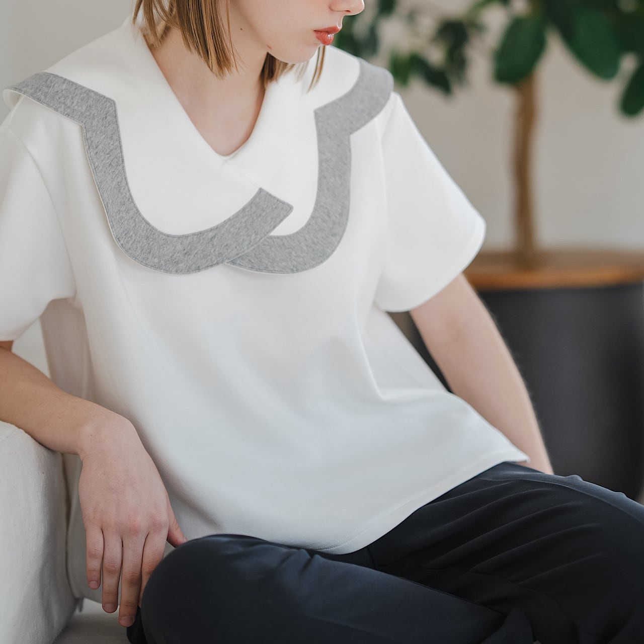 BM14 （台灣現貨）【Linkable】 少見幾何領棉混紡上衣（white×Grey)