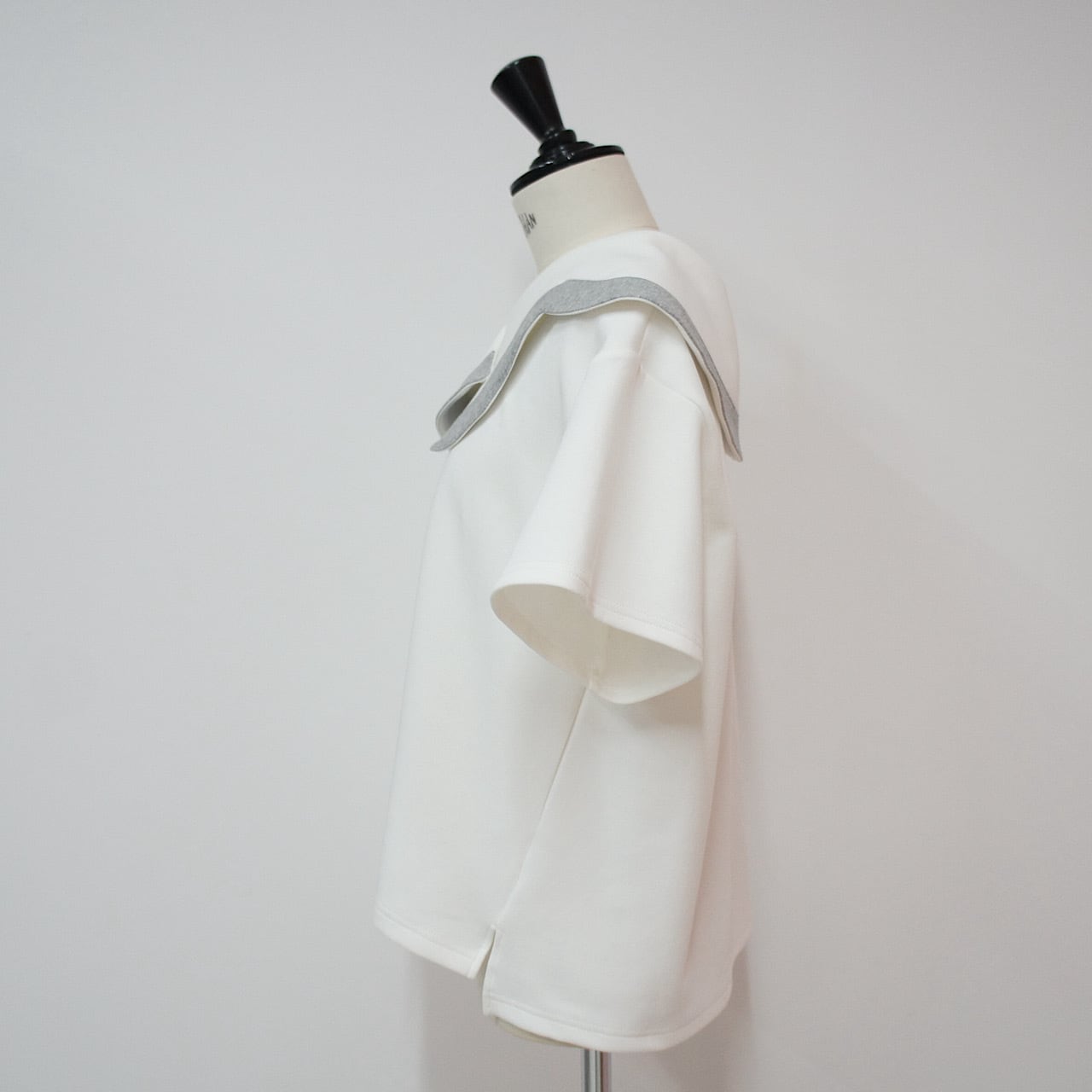 BM14 （台灣現貨）【Linkable】 少見幾何領棉混紡上衣（white×Grey)