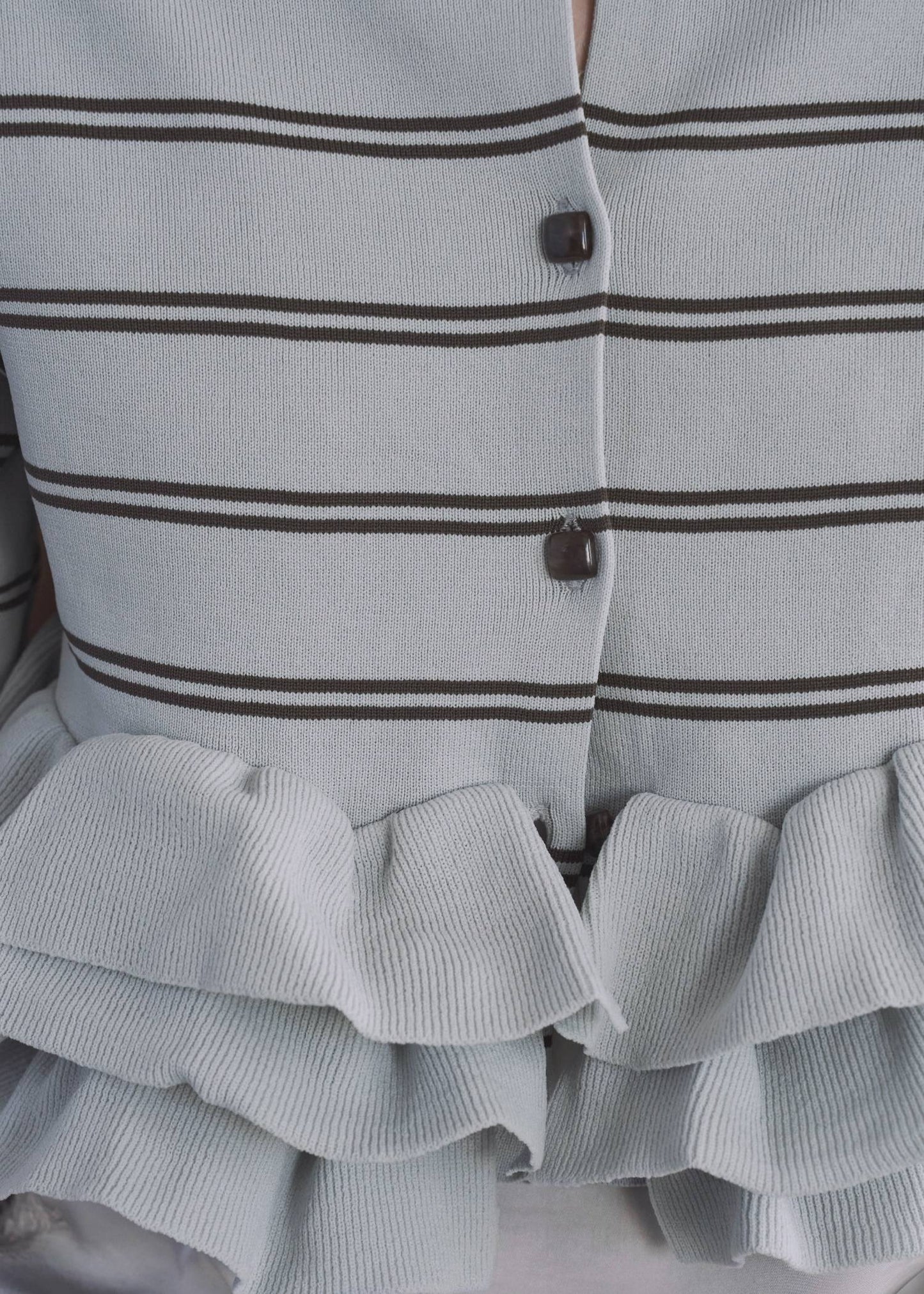 BM32 （預購8月）【Willfully】hem ruffle frill knit cardigan