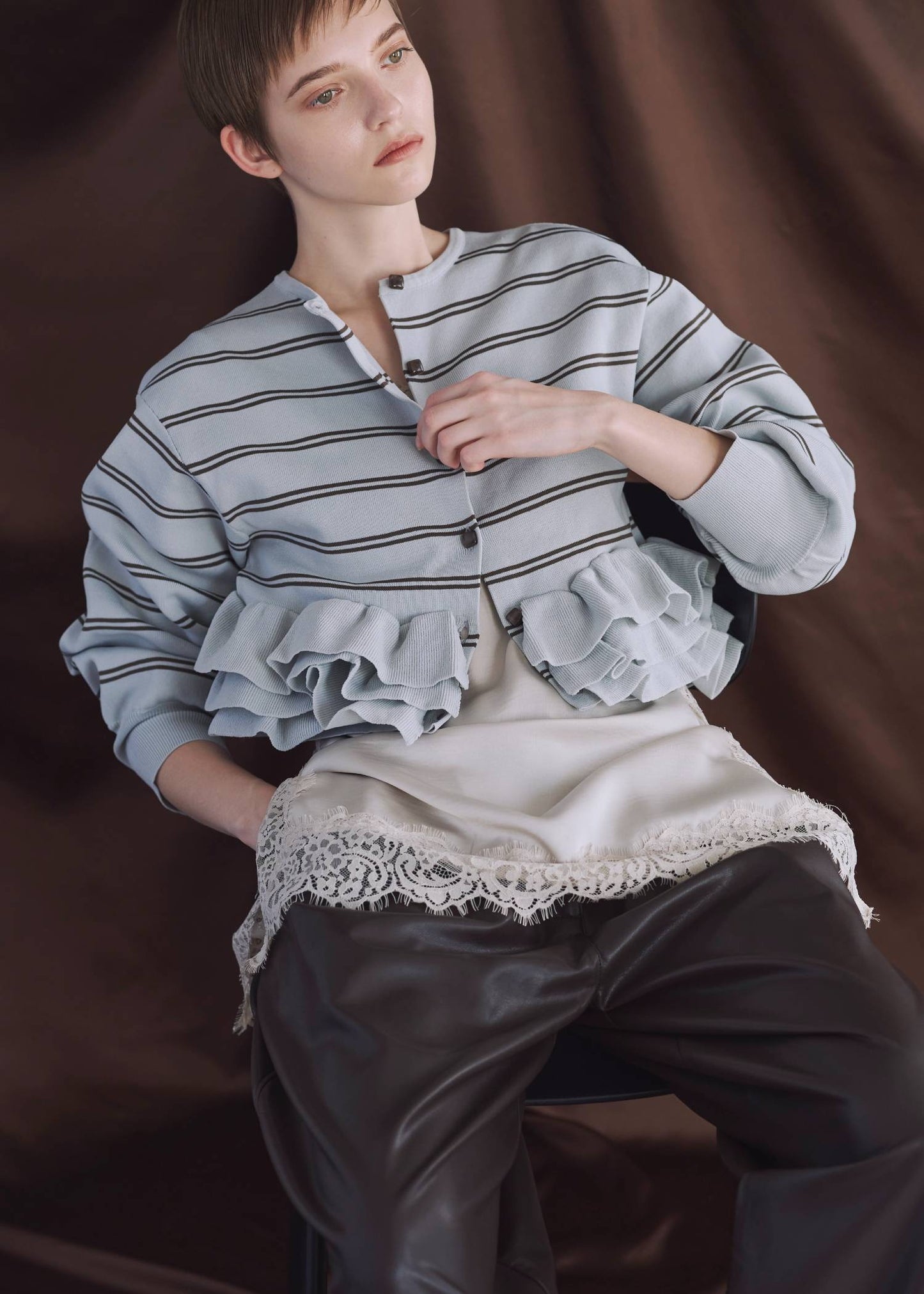 BM32 （預購8月）【Willfully】hem ruffle frill knit cardigan