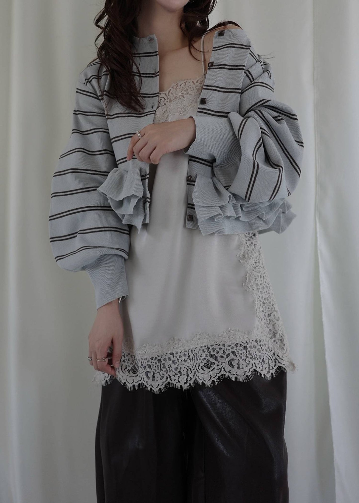BM32 （預購8月）【Willfully】hem ruffle frill knit cardigan