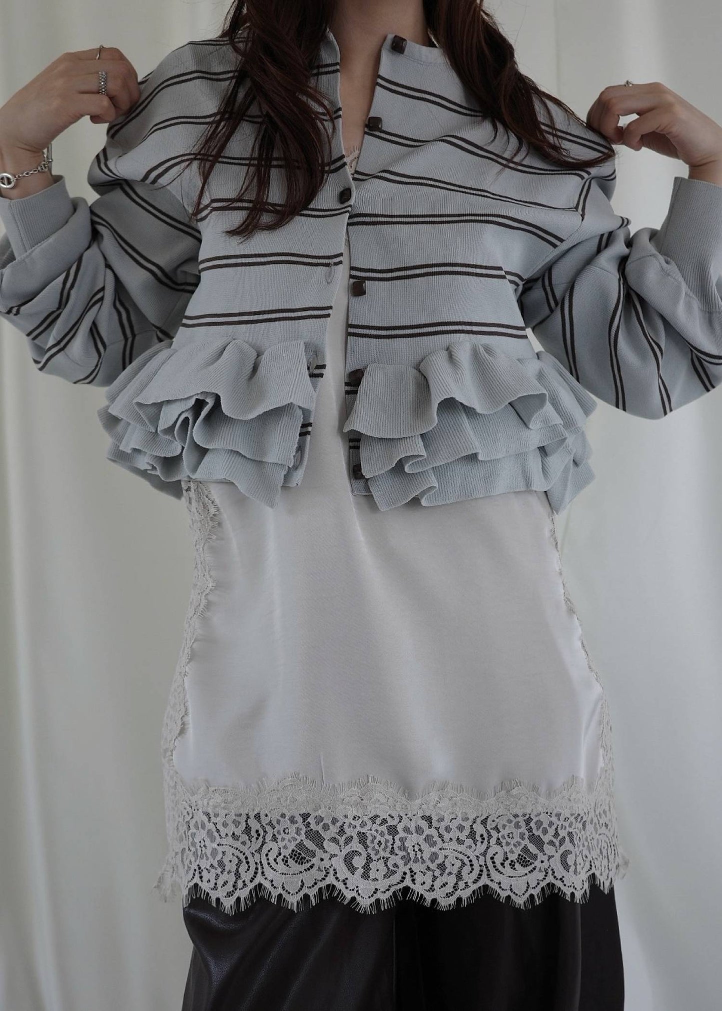 BM32 （預購8月）【Willfully】hem ruffle frill knit cardigan