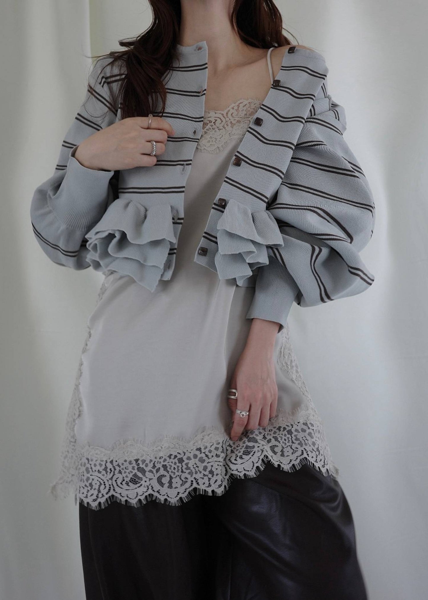 BM32 （預購8月）【Willfully】hem ruffle frill knit cardigan