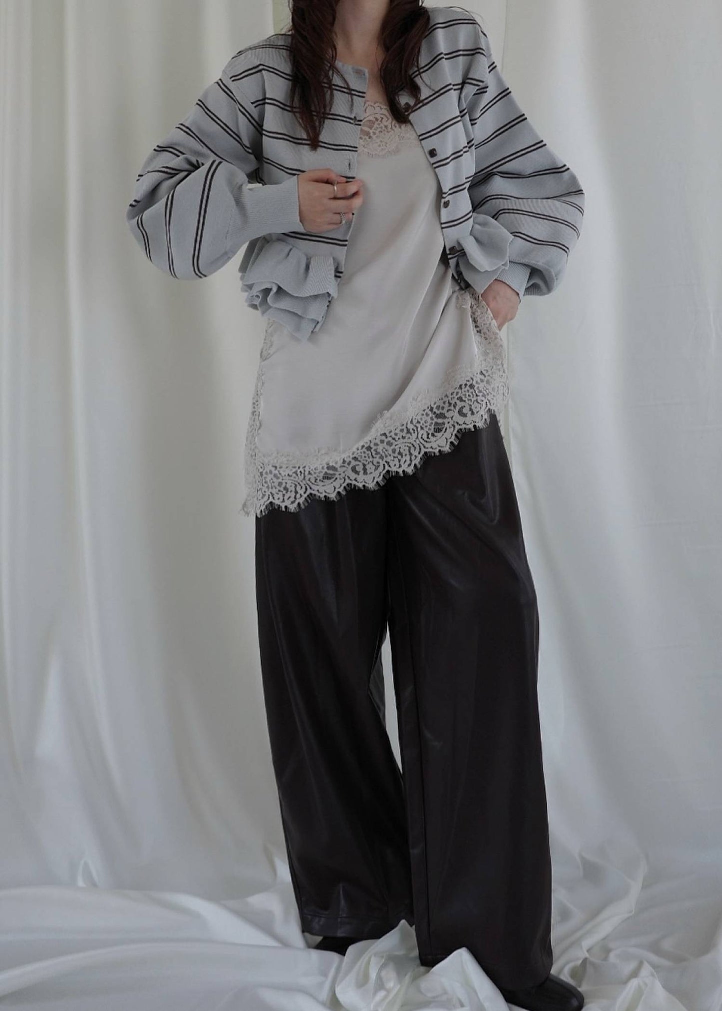 BM32 （預購8月）【Willfully】hem ruffle frill knit cardigan