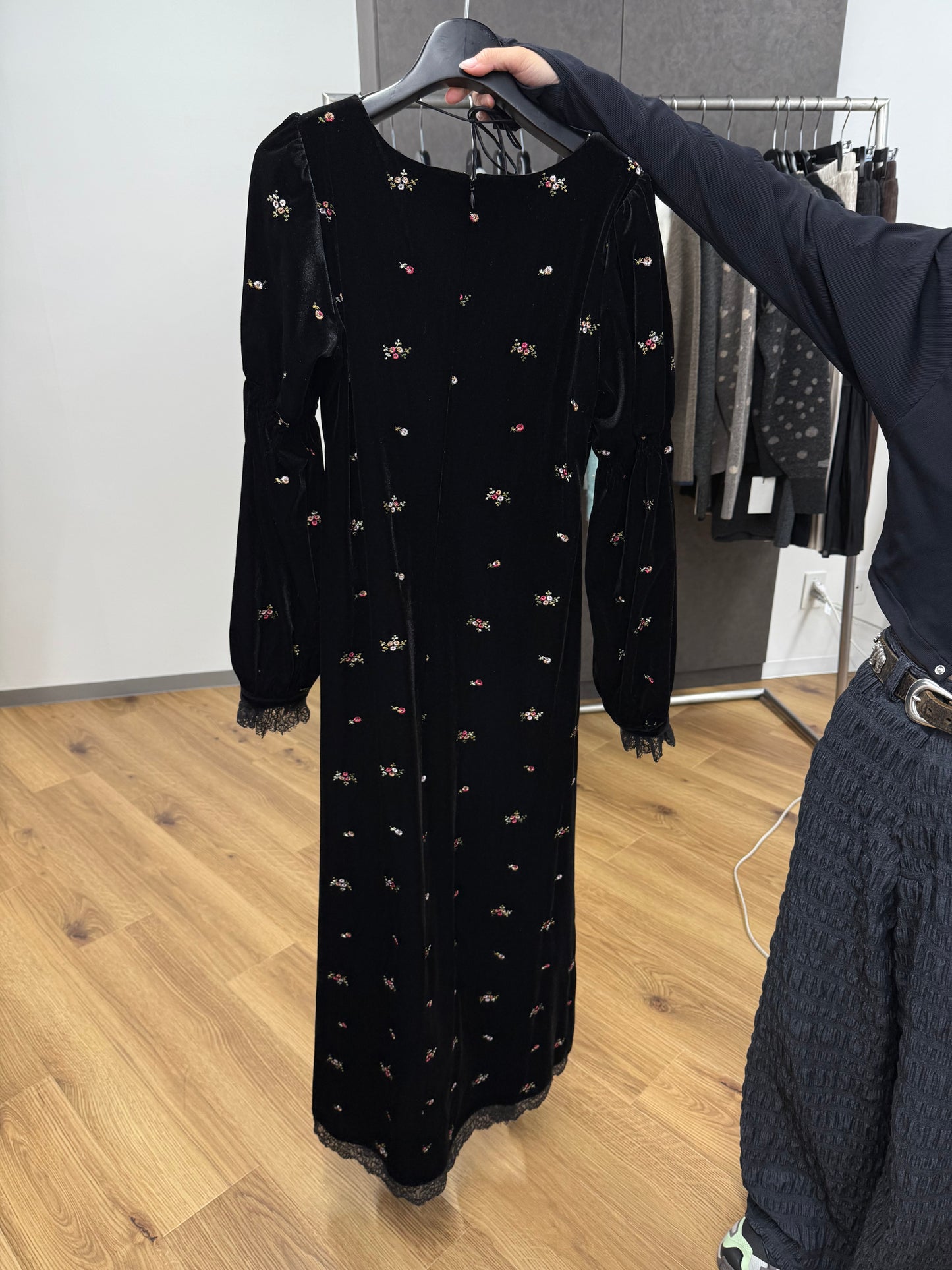 BW14 （預購10月）【Willfully】floral embroidery velour OP