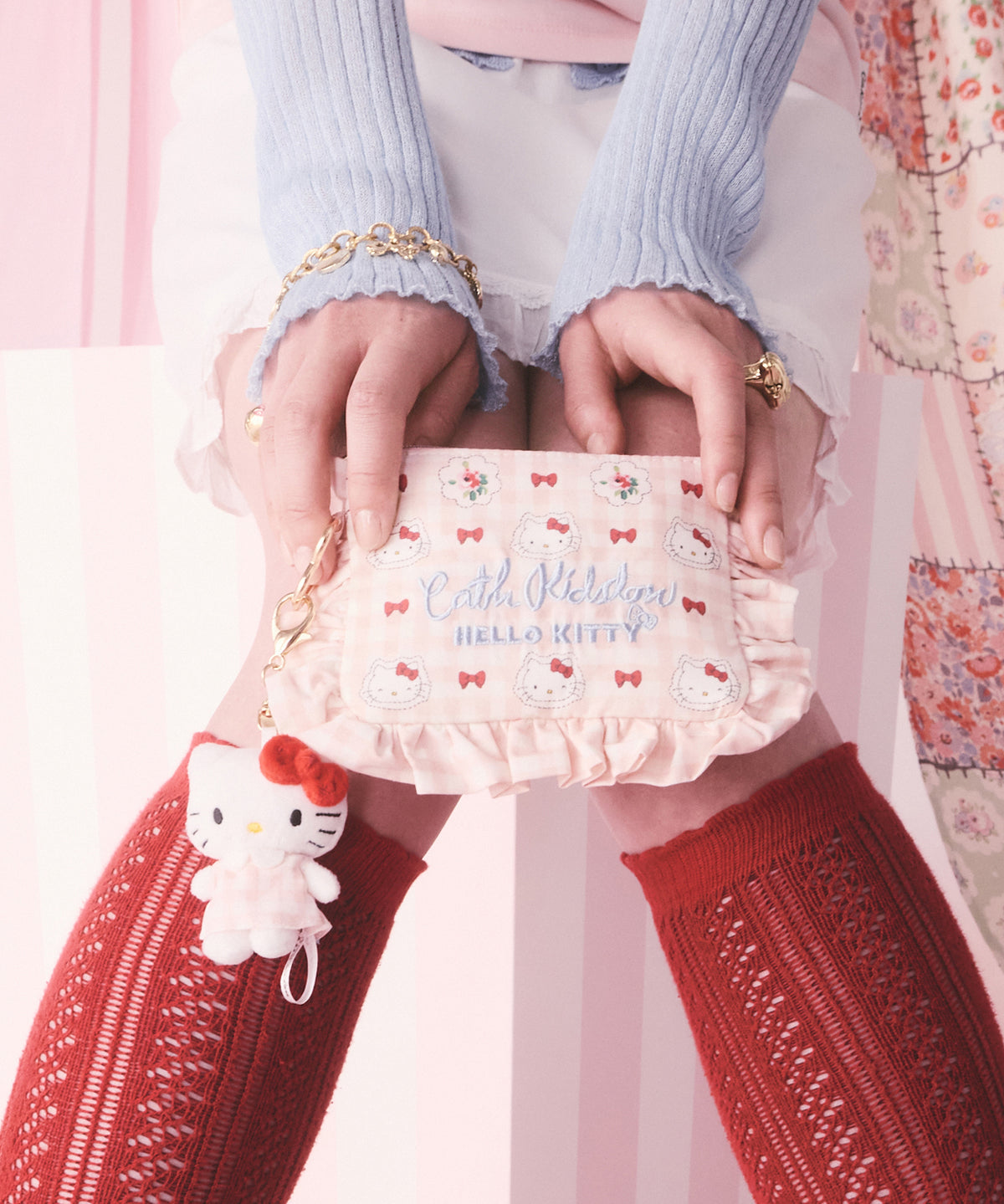 NE25（預購7月）【Hello Kitty】Cath Kidston London夢幻聯名 - 限量經典面紙包+吊飾組