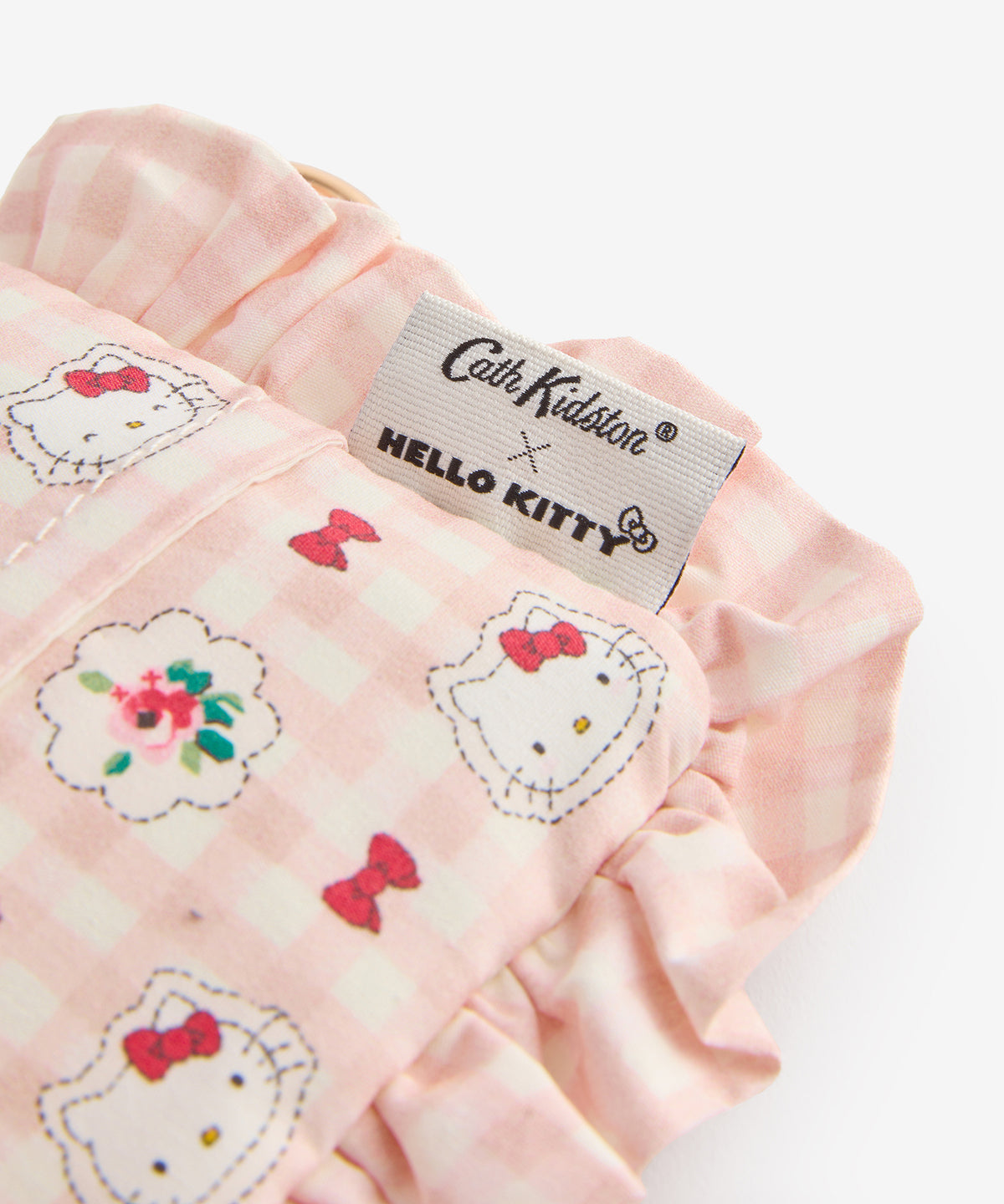 NE25（預購7月）【Hello Kitty】Cath Kidston London夢幻聯名 - 限量經典面紙包+吊飾組