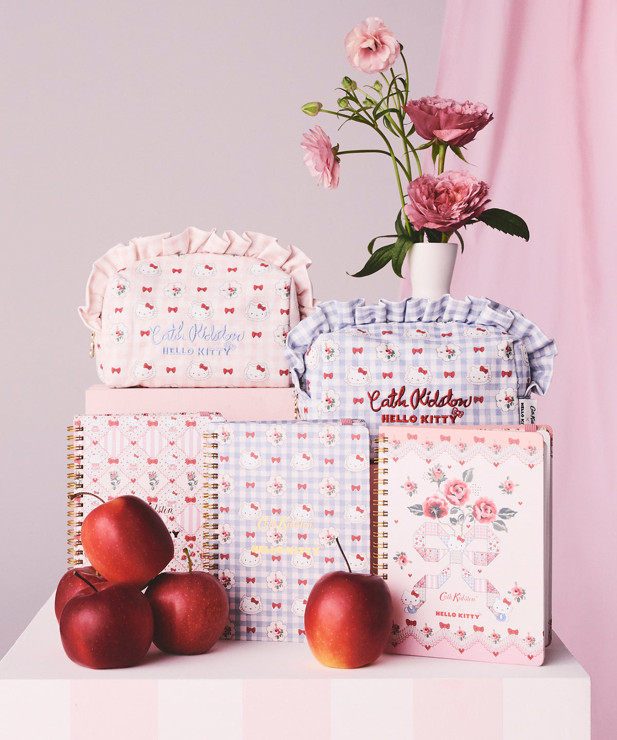NE26（預購7月）【Hello Kitty】Cath Kidston London夢幻聯名 - 荷葉邊化妝包