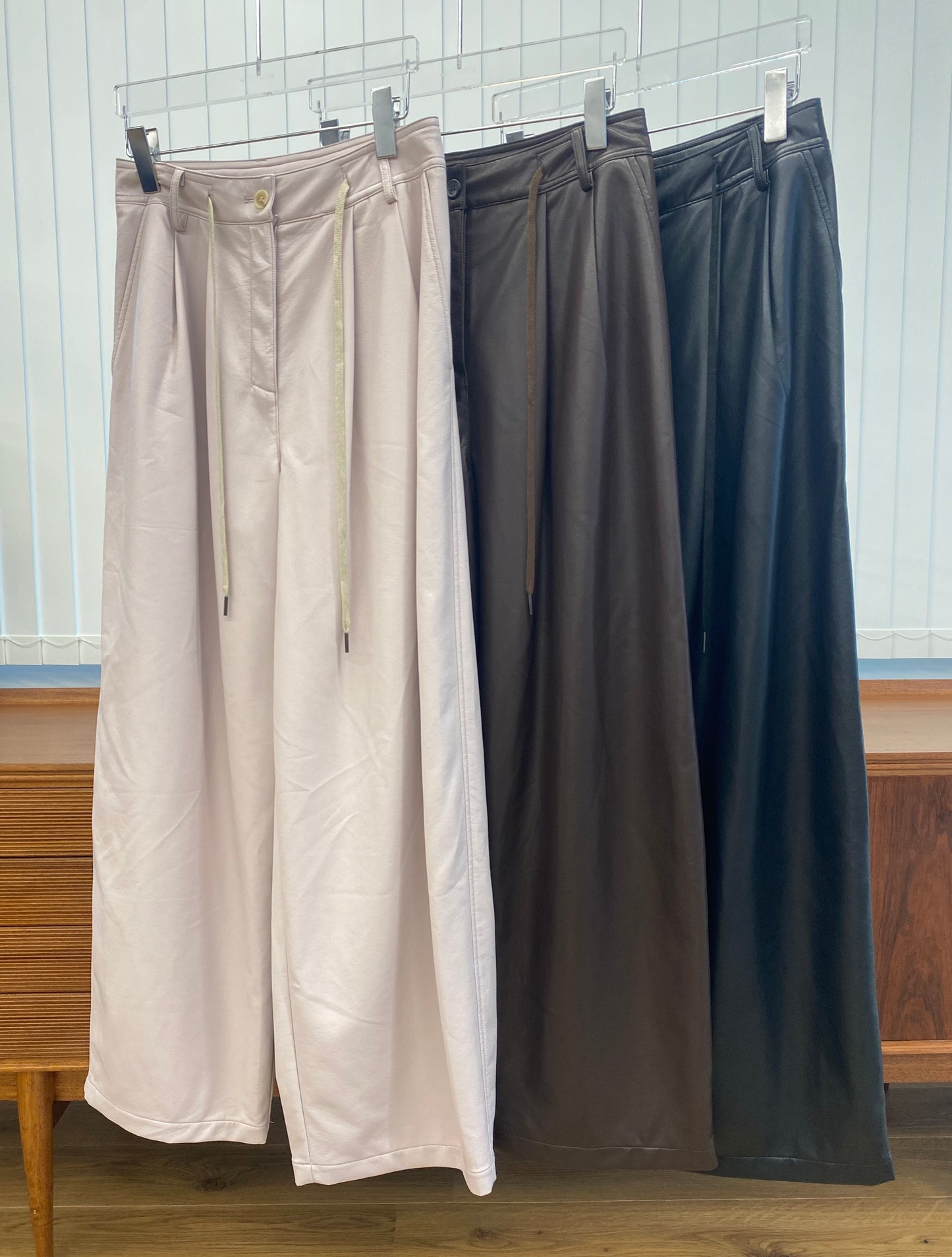 BW02 （預購10月）【Willfully】soft synthetic leather relax tuck