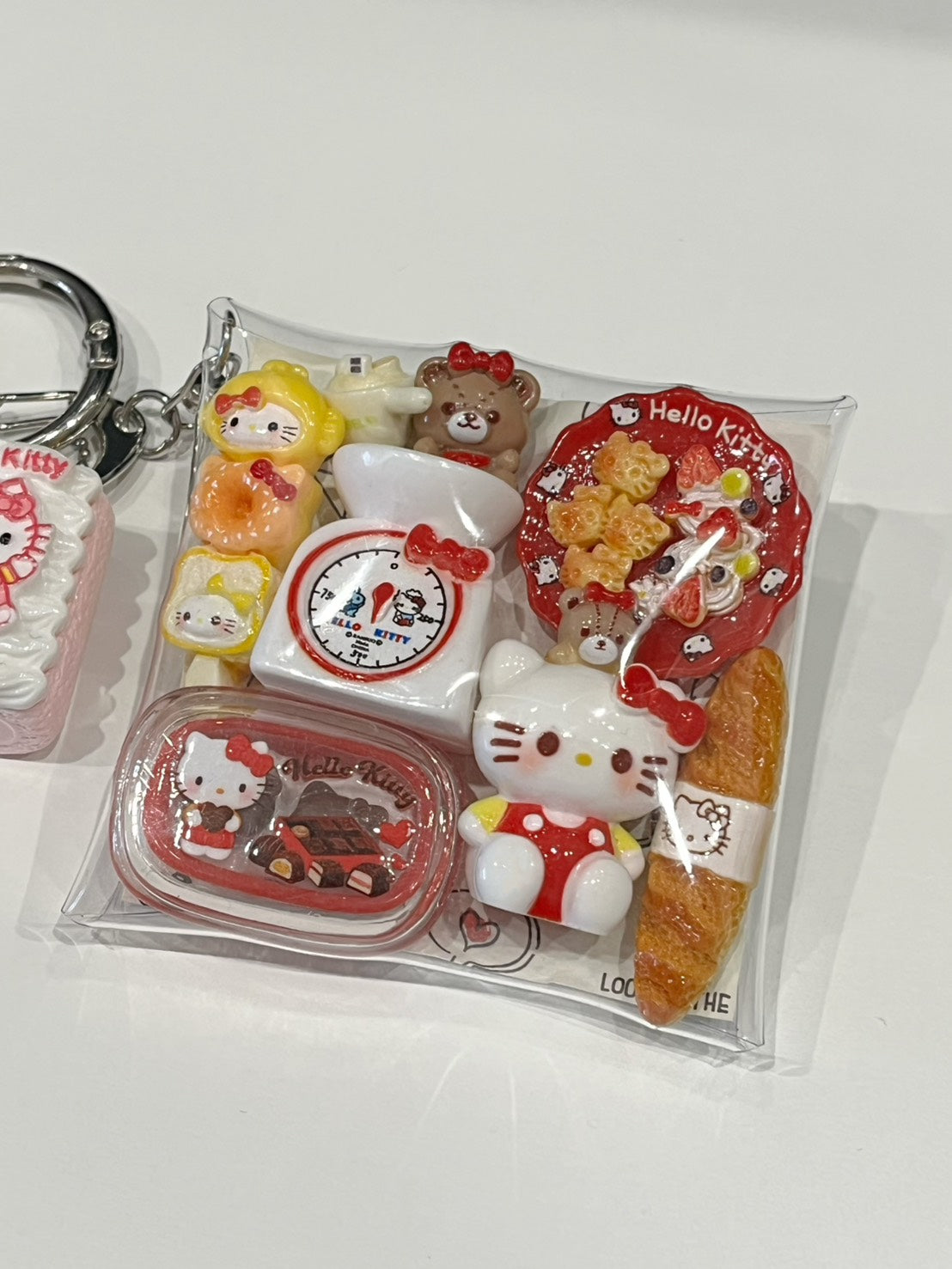 NE16 （台灣現貨）【Hello Kitty】世界上獨一無二小吊飾 - 第4彈