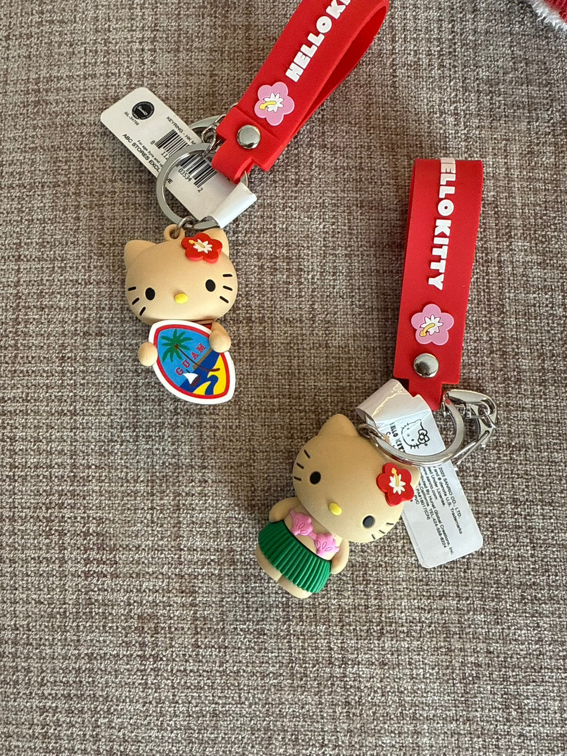 NE12（台灣現貨）【Hello Kitty】關島限定曬黑KITTY鑰匙圈吊飾