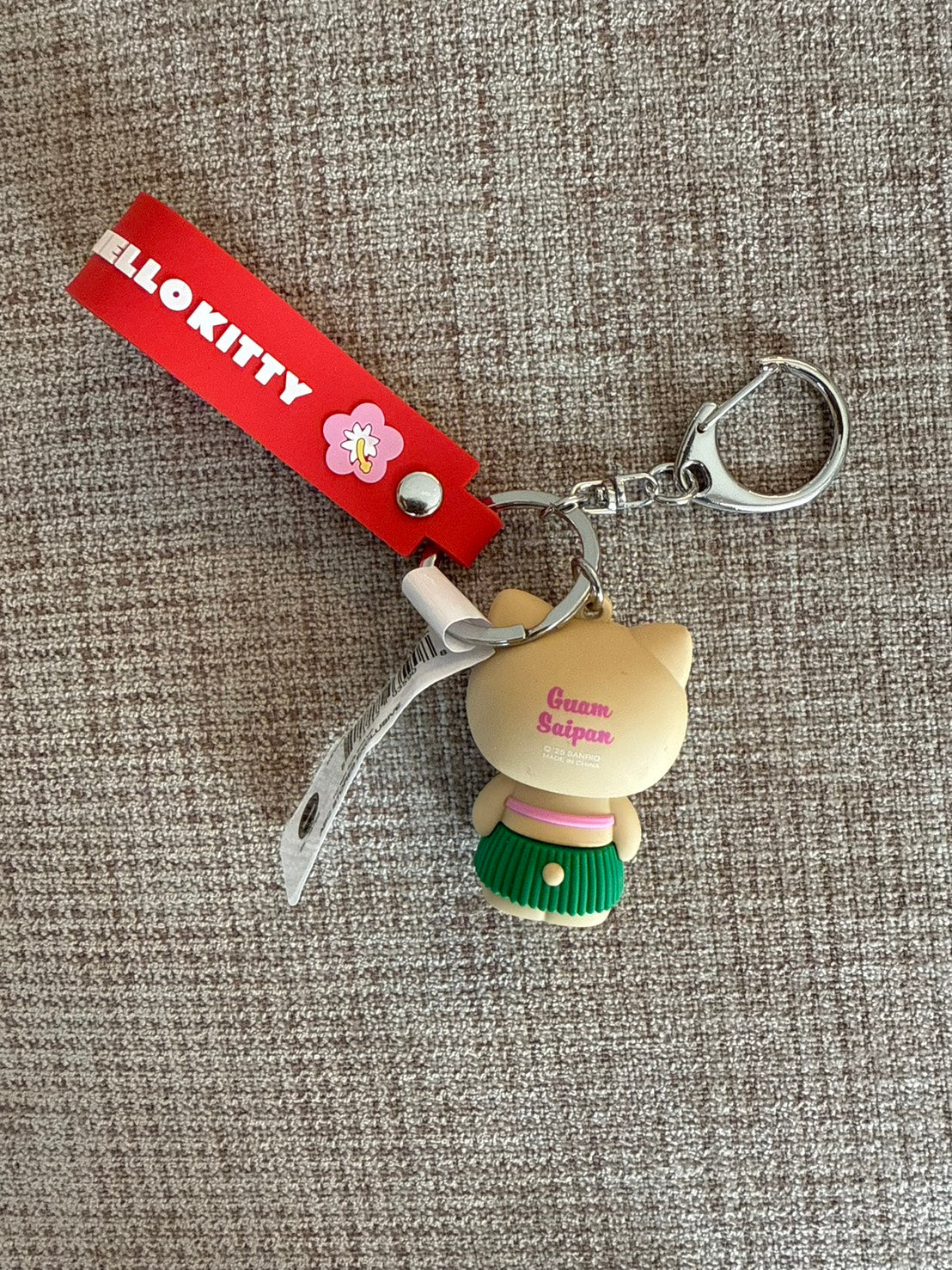 NE12（台灣現貨）【Hello Kitty】關島限定曬黑KITTY鑰匙圈吊飾